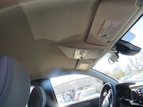 Used 2022 Toyota Tacoma SR image 25