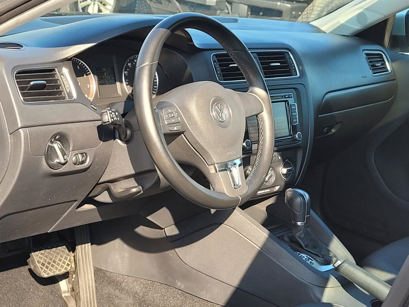 Used 2012 Volkswagen Jetta SE FWD image 24