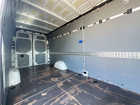 Used 2022 Mercedes-Benz Sprinter 2500 image 34