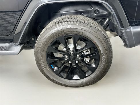Used 2023 Jeep Wrangler Unlimited Sahara AWD/4WD image 11