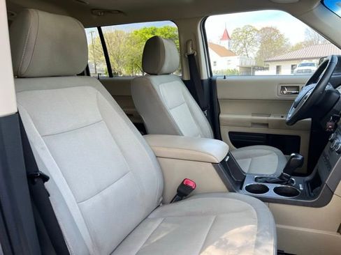 Used 2019 Ford Flex SE FWD image 23