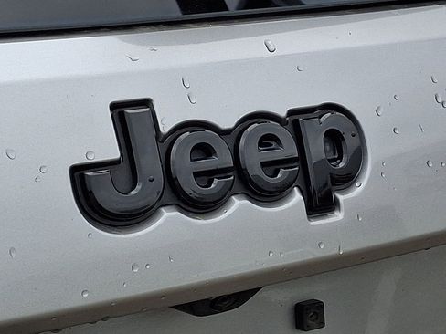 Used 2020 Jeep Grand Cherokee Altitude AWD/4WD image 28