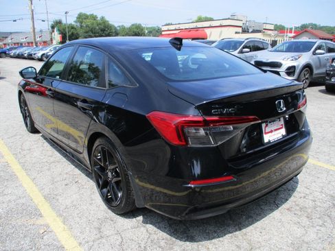 Used 2023 Honda Civic Sport image 2