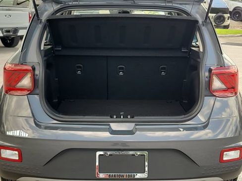 Used 2025 Hyundai Venue SEL FWD image 9
