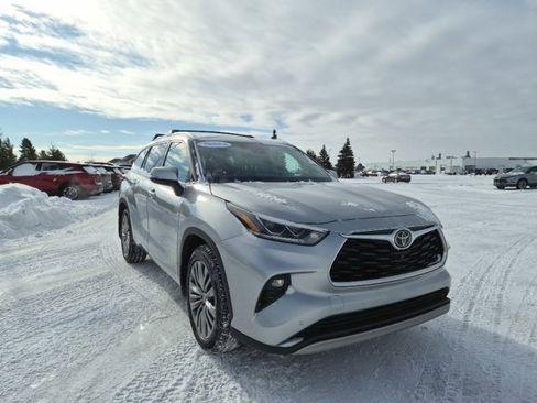 Used 2020 Toyota Highlander Platinum image 3