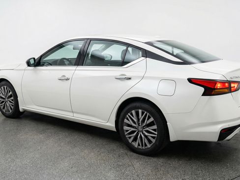 Used 2025 Nissan Altima 2.5 SV FWD image 6