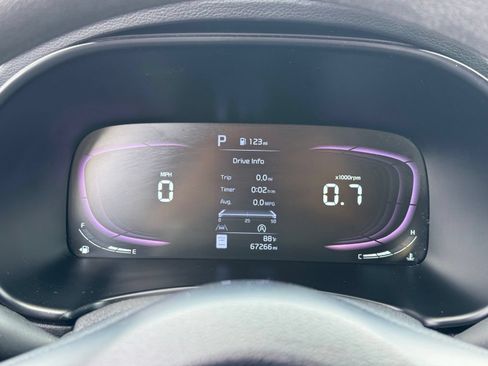 Used 2023 Kia Soul LX w/ LX Technology Package FWD image 9