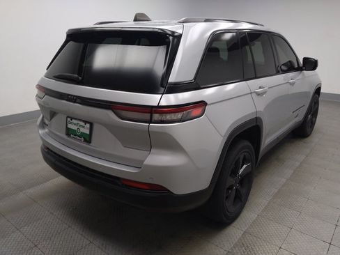 Used 2023 Jeep Grand Cherokee Altitude AWD/4WD image 9