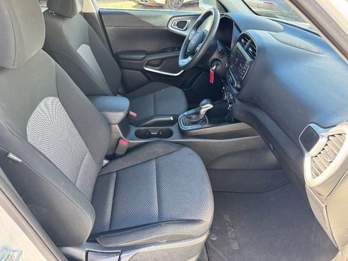 Used 2024 Kia Soul LX w/ Option Group 015 image 16