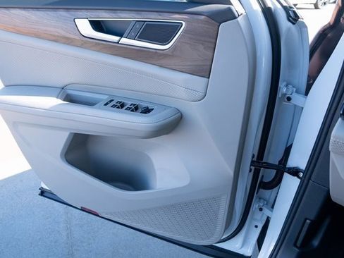 New 2026 Volkswagen Atlas SE image 28