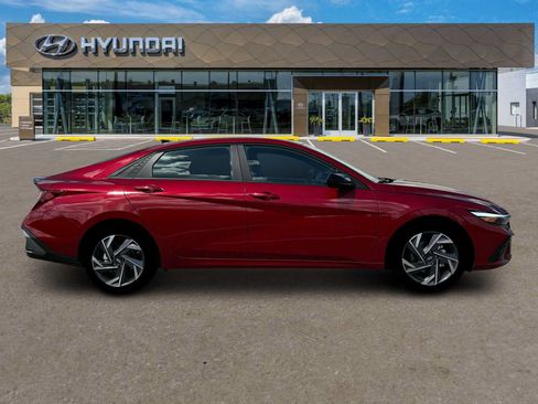 Certified 2025 Hyundai Elantra Sport FWD image 9