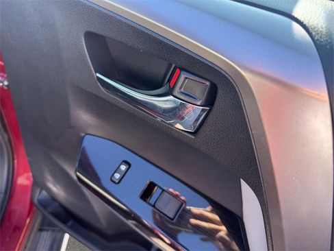 Used 2018 Toyota RAV4 Limited image 16