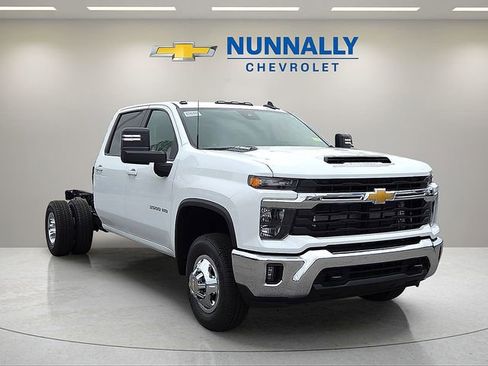 New 2026 Chevrolet Silverado 3500 LT w/ Convenience Package AWD/4WD image 7