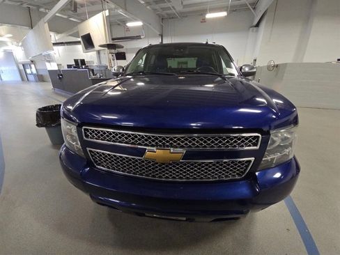 Used 2013 Chevrolet Avalanche LTZ image 2