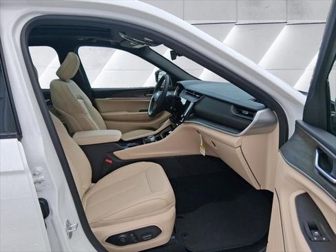 New 2026 Jeep Grand Cherokee Limited w/ Limited Altitude Package image 33