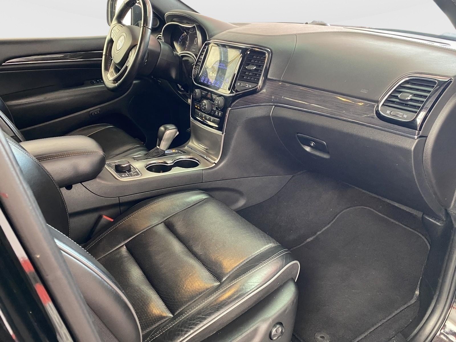 Used 2019 Jeep Grand Cherokee Overland AWD/4WD image 8