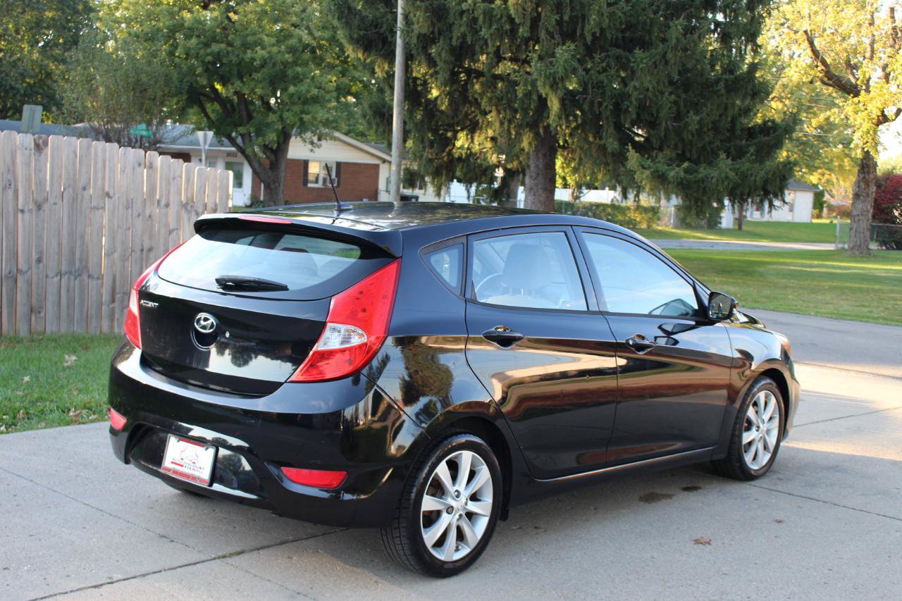 Used 2014 Hyundai Accent SE FWD image 10