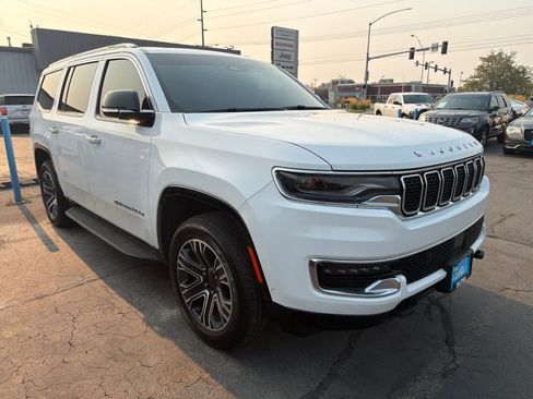 Used 2024 Jeep Wagoneer 4WD w/ Premium Group I image 8