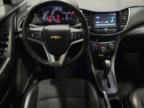 Used 2017 Chevrolet Trax LT w/ LT Convenience Package AWD/4WD image 22