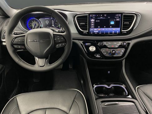 New 2026 Chrysler Pacifica Limited w/ S Appearance Package AWD/4WD image 5
