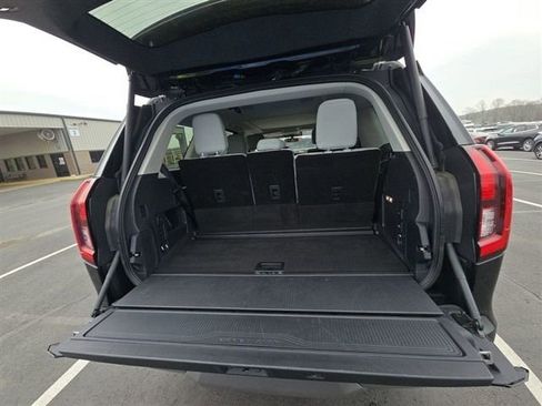 Used 2025 Ford Expedition Platinum image 6