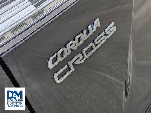 Used 2023 Toyota Corolla Cross LE image 17