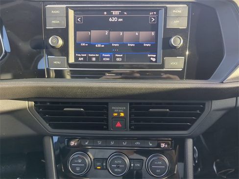 Certified 2023 Volkswagen Jetta SE image 21