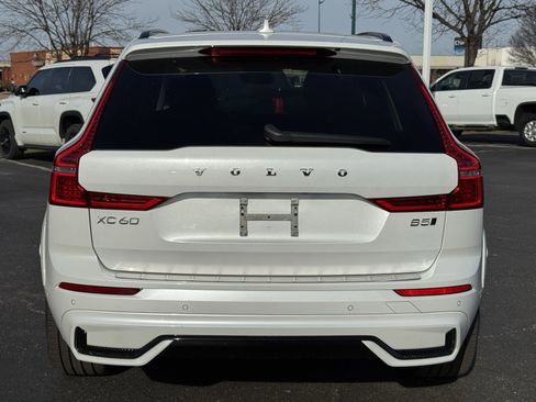 Used 2024 Volvo XC60 B5 Ultimate w/ Protection Package Premier image 15