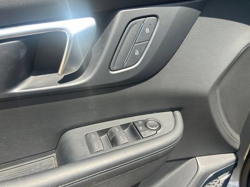 Used 2025 Buick Enclave Preferred FWD image 14