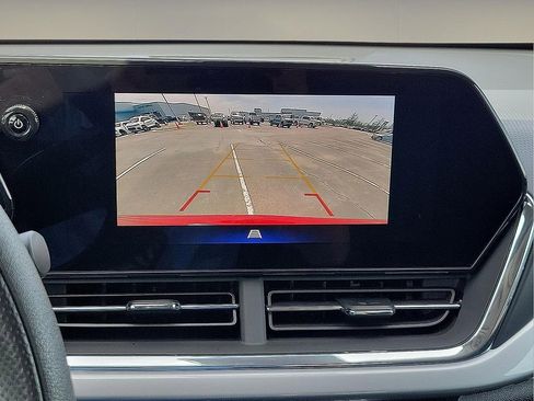 Used 2025 Chevrolet Trax LT image 16