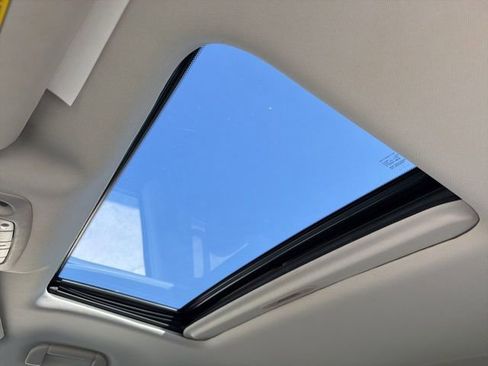 Used 2022 Nissan Armada SL w/ Captain's Chairs Package image 34