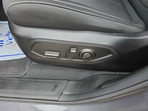 Used 2025 Jeep Grand Cherokee Laredo X image 13