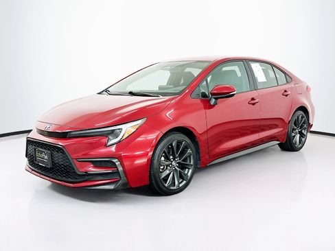 Used 2024 Toyota Corolla SE image 3