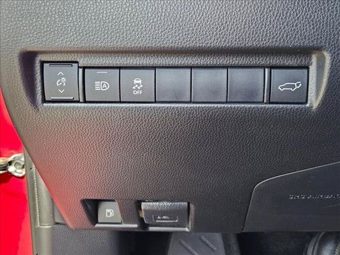 Used 2021 Toyota Venza LE AWD/4WD image 13