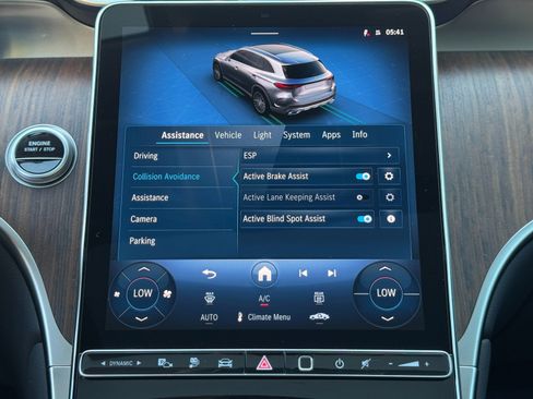 Used 2025 Mercedes-Benz GLC 350e 4MATIC image 32