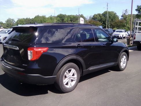 Used 2022 Ford Explorer XLT AWD/4WD image 2