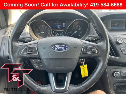Used 2018 Ford Focus SE w/ Cold Weather Package FWD image 9