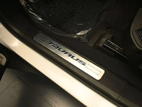 Used 2018 Ford Taurus Limited FWD image 13