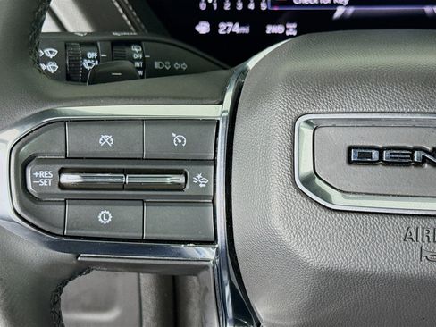 Used 2025 GMC Yukon Denali AWD/4WD image 13