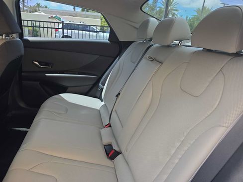 Used 2023 Hyundai Elantra Limited FWD image 12