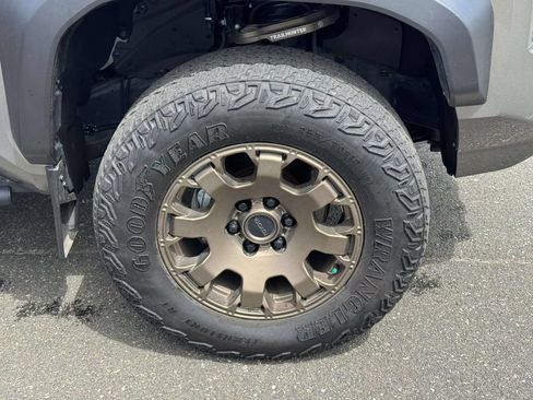 Used 2024 Toyota Tacoma 4x4 Double Cab Hybrid image 9