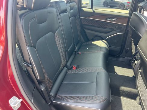 Used 2025 Jeep Grand Cherokee Summit AWD/4WD image 42