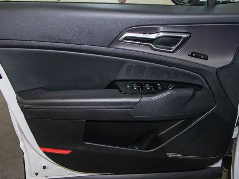 New 2025 Kia Sportage SX image 11