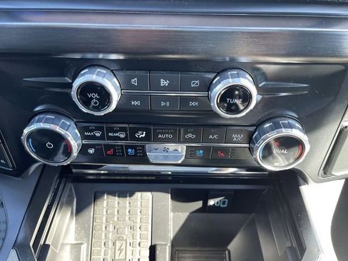 Used 2024 Ford F250 Lariat w/ Lariat Ultimate Package AWD/4WD image 21