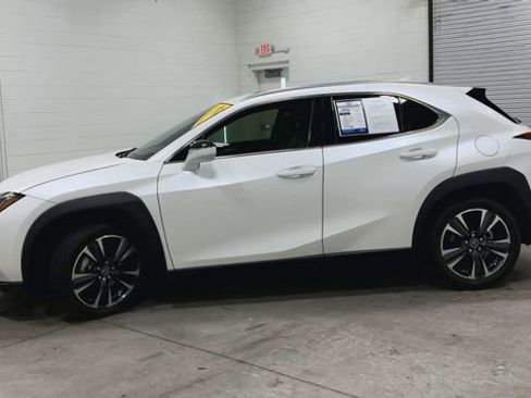 Used 2021 Lexus UX 200 w/ Premium Package image 8