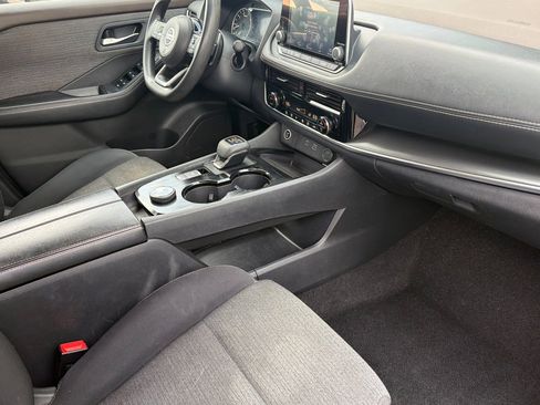 Used 2021 Nissan Rogue SV image 15