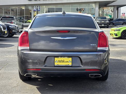Used 2023 Chrysler 300 Touring image 5