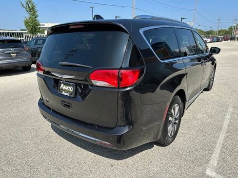 Used 2020 Chrysler Pacifica Touring-L Plus FWD image 7