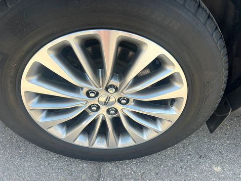 Used 2018 Lincoln MKX Select w/ Select Plus Package AWD/4WD image 12