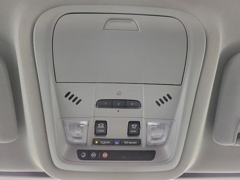 Used 2023 GMC Acadia SLT w/ Elevation Edition image 19